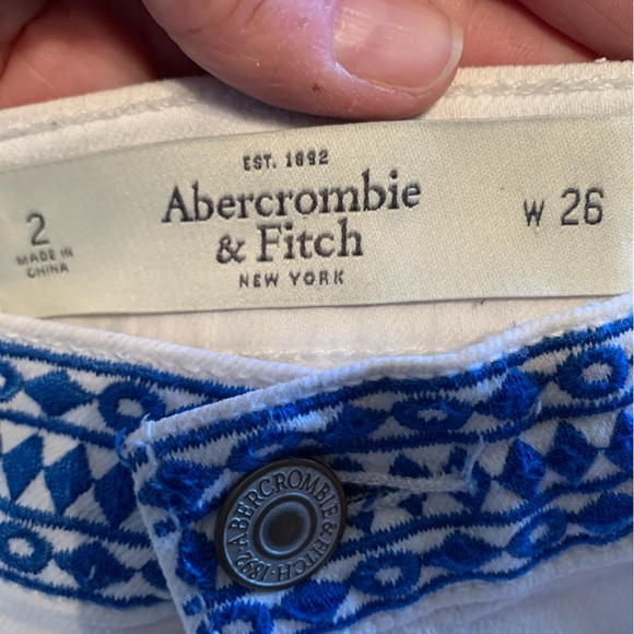 Abercrombie distressed jean shorts - Picture 3 of 3